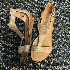 Kenneth Cole sandals size 6.5